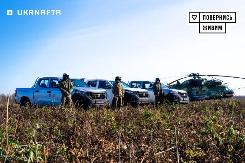 8 нових повнопривідних пікапів 10-й морській авіаційній бригаді ВМС України