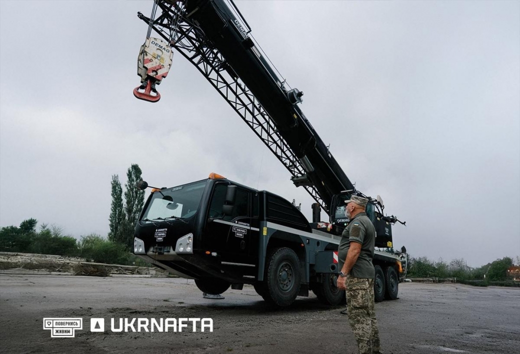 Укрнафта задонатила майже 65 млн грн на автокрани та напівпричепи для ЗСУ
