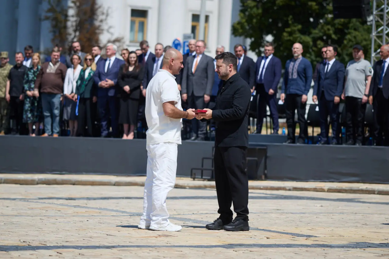 Президент України Володимир Зеленський відзначив державними нагородами пятьох працівників Групи Нафтогаз