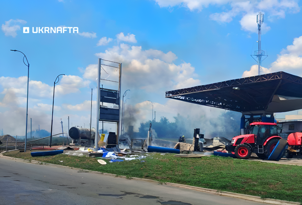 Ворог вдарив по АЗК UKRNAFTA на Дніпропетровщині троє людей загинули