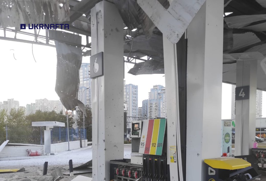 Ворожий удар по UKRNAFTA росіяни знову атакували АЗК у Києві